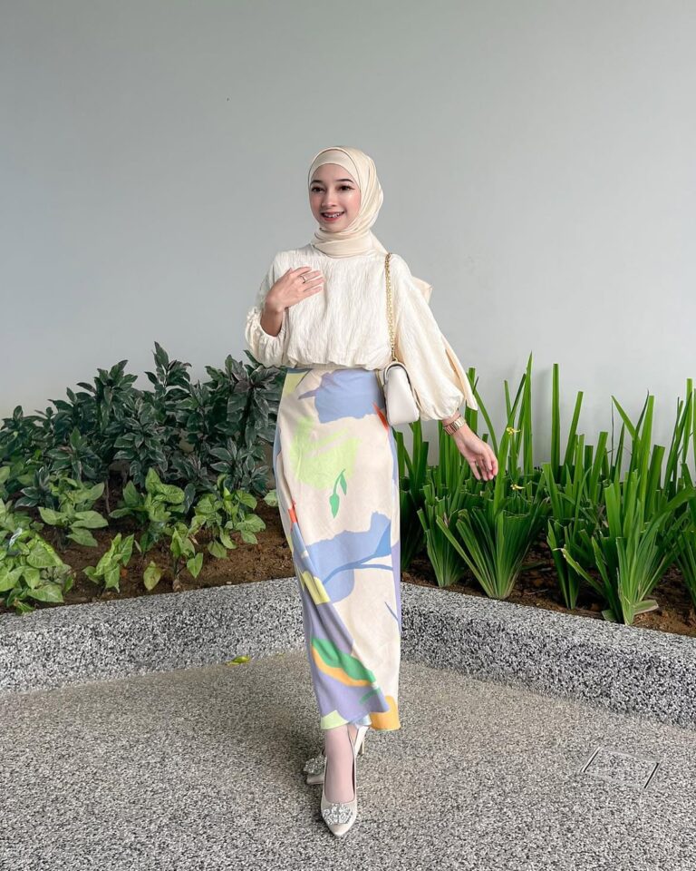 Smiling because life is good and so am i 🤍🕊️-Top and skirt from @lovebonito_my 🌷can use my co